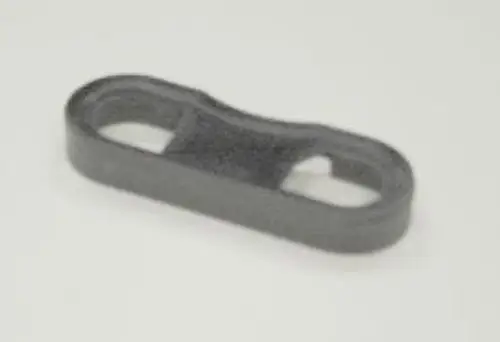 Graue Isolationskomponente von Remeha, etwa in Form eines schmalen, ovalen Stücks mit zwei Öffnungen. Produkt ohne erkennbare Maße oder spezifische Details.